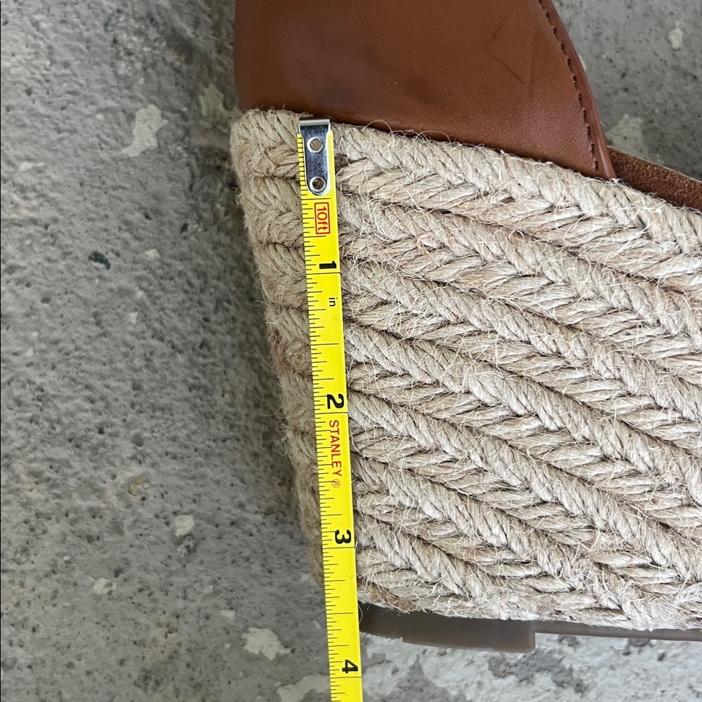 Worn once Marc Fisher brown and Cream sandals - Picture 11 of 16